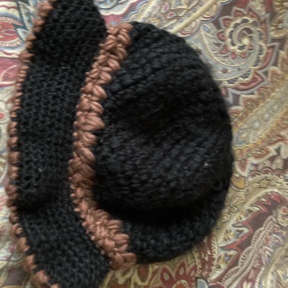 Crochet black hat - Picture 3 of 3